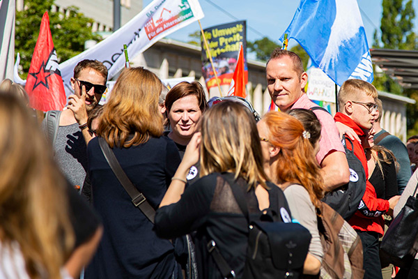 Waschbär-Team und Geschäftsführung beim Klimastreik